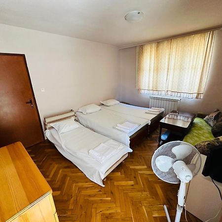 Несебър Стаи под наем Всяка със самостоятелен санитарен възел и тераса Само на 400метра от двата плажа в Несебър Екстериор снимка